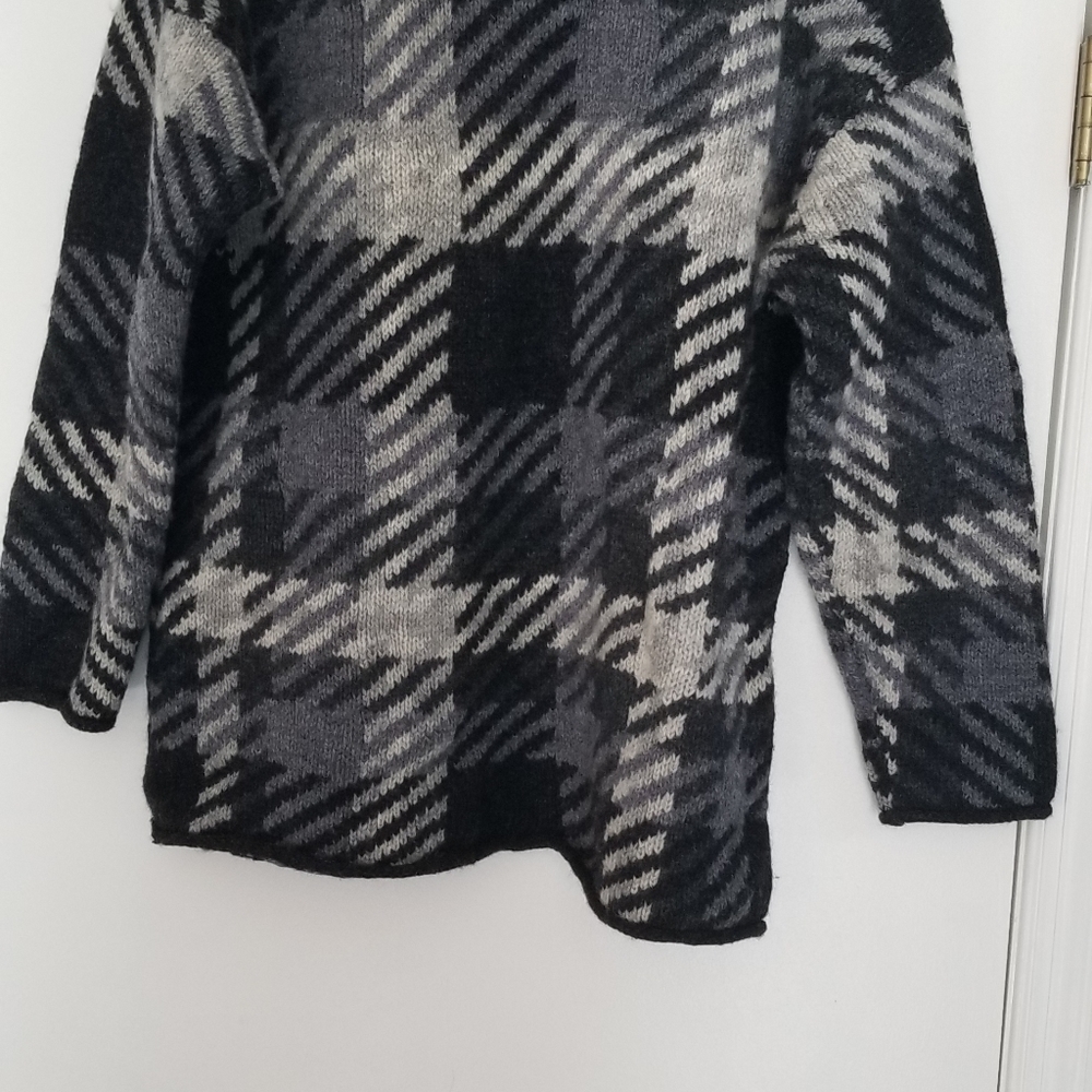 Like New! Vintage Northern Isles, 100% Wool,  Hand Knitted Sweater